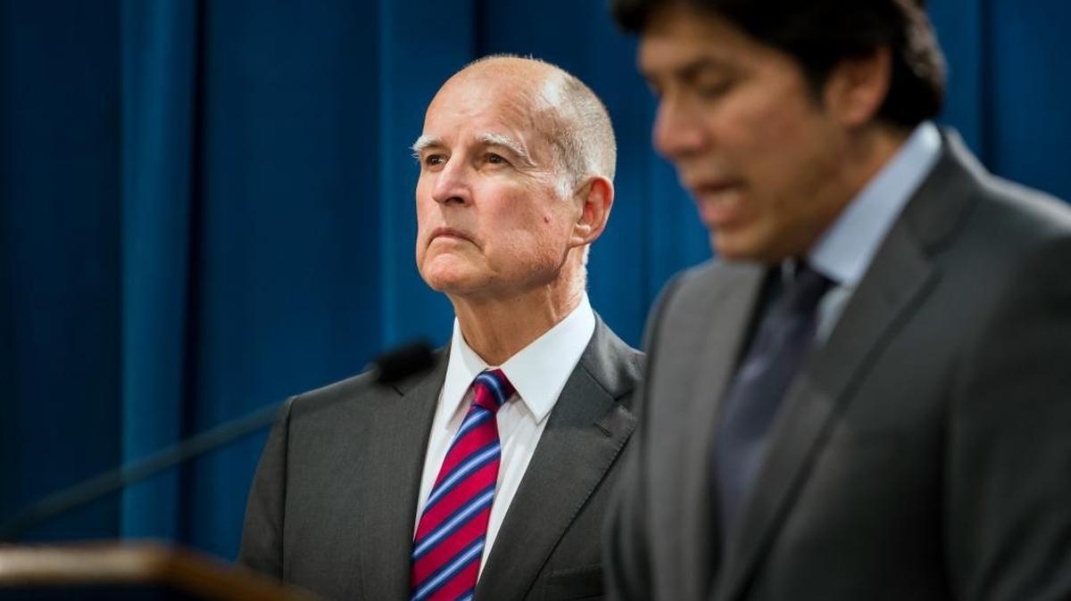 
Gov. Edmund G. Brown Jr. listens to Senate President Pro Tem Kevin de León with Assembly Speaker Toni Atkins, not shown, announce they will abandon efforts this year to require a 50 percent reduction in petroleum use in motor vehicles by 2030 at the State Capitol Wednesday, Sept. 9, 2015 in Sacramento, Calif. Brown said other elements of Senate Bill 350 remain intact and that the bill preserves the state Air Resources Board existing power to make regulations that reduce emissions.
