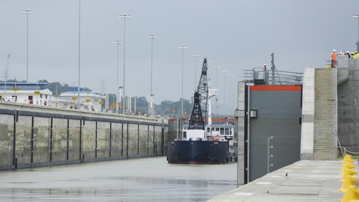 A Panama Canal Authority crane ship tests the newly expanded Panama Canal locks in Cocoli, Panama on Monday, June 20, 2016.