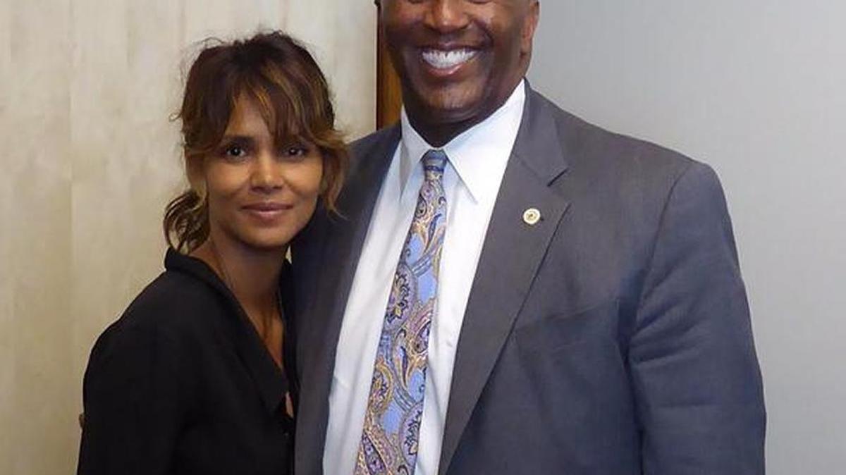 
Actress Halle Berry poses with Assemblyman Jim Cooper, D-Elk Grove, at the Capitol on Aug. 31, 2015. She came to the Capitol to lobby for climate change legislation, Senate Bill 350.
