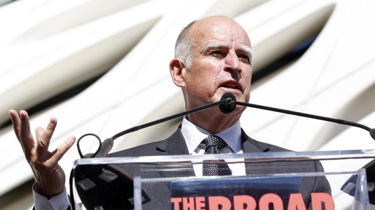 
California Gov. Jerry Brown addresses a dedication ceremony for The Broad Museum in Los Angeles Friday, Sept. 18, 2015.
