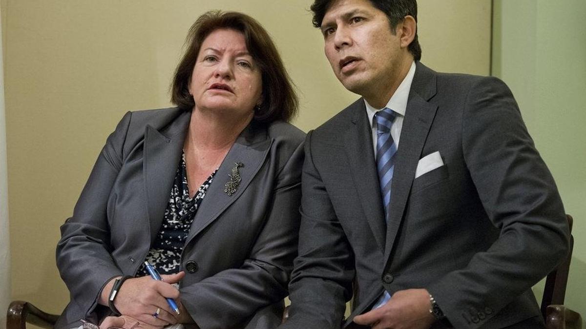 
Assembly Speaker Toni G. Atkins, D-San Diego talks with Senate President Pro Tem Kevin De Leon, D-Los Angeles before Gov. Jerry Brown is sworn in to office on Jan. 5, 2015 at the state Capitol in Sacramento.
