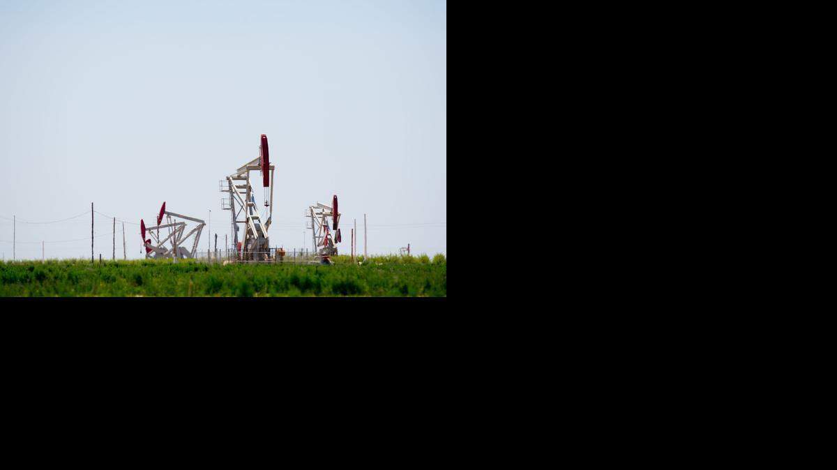
Fracking wells run day and night off Jack and Shafter avenues in Shafter, northwest of Bakersfield.
