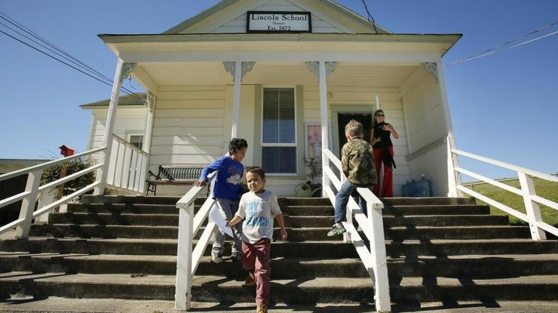 Brown puts lid on school aid, may rekindle old fight