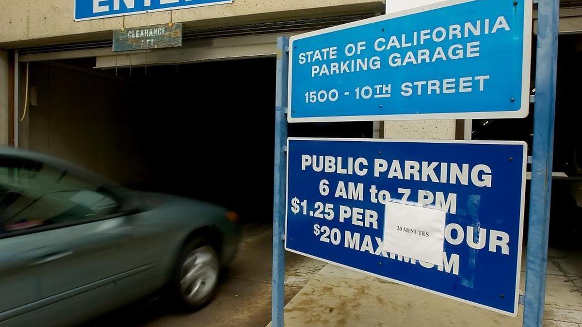 A car drives into the state of California parking garage at 10th and O streets. Gov. Jerry Brown has proposed building an 800-space parking garage on R Street between Eighth and Ninth streets.