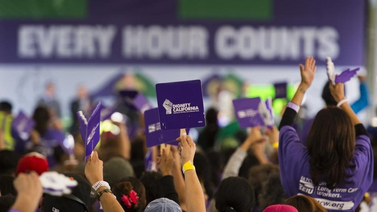 A federal judge in Sacramento on Wednesday rejected a right-to-work lawsuit that challenged the way SEIU Local 1000 collects dues for political campaigns from workers who are not full members of the union.