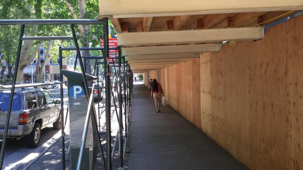 Scaffolding covers the sidewalk outside the California Board of Equalization building on Aug. 26, 2015. The scaffolding was installed several years ago after windows from the high-rise began popping out, threatening pedestrians below.