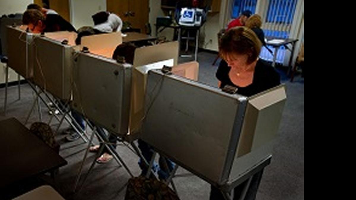 
Advocates for altering public pensions want to require voter approval any time government officials seek to upgrade retirement benefits, and to make “defined-contribution” plans the default retirement program for state and local employees hired Jan. 1, 2019, and later.
