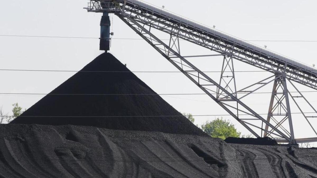 The California Legislature passed a law compelling CalPERS to divest from the coal in 2015 when the industry was struggling. Today, coal companies are rebounding and CalPERS does not have a stake in them.