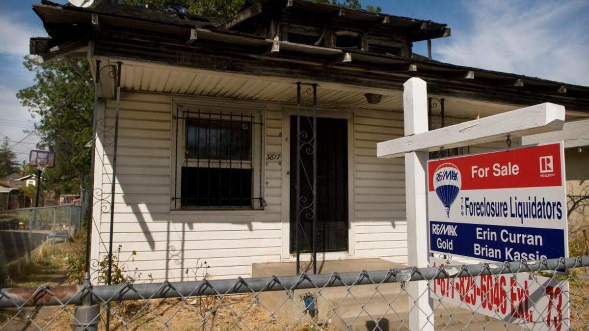 A foreclosed home in Oak Park on Oct. 18, 2008. Despite the pain of the mortgage crisis, laws passed in California actually eased foreclosures compared to similar areas in the United States.