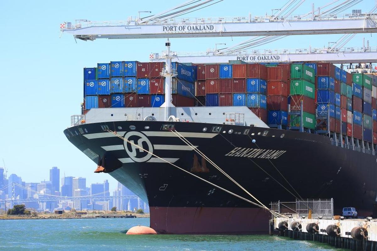 From the busy Port of Oakland, California’s economy seems healthy. But economists fear a recession may be coming, fueled by high housing costs and President Donald Trump’s NAFTA threats and tariff on Chinese imports. (Jim Wilson/The New York Times)