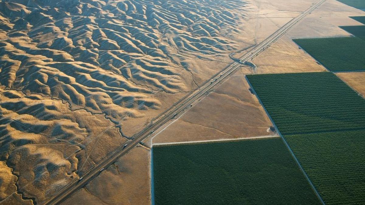 Irrigated fields in the Westlands Water District contrast with the parched Diablo Range.