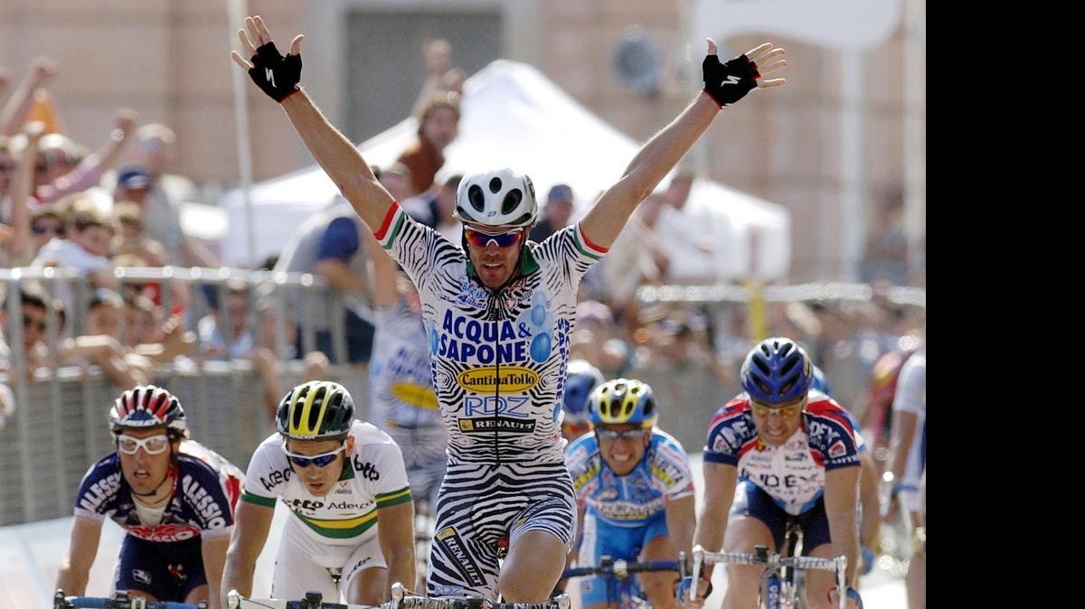
Mario Cipollini, shown winning a race in Italy in 2002, was bicycle racing’s last great showman. Cycling could use more athletes with his panache to draw in a public that is skeptical about the sport in the wake of the Lance Armstrong doping scandal.
