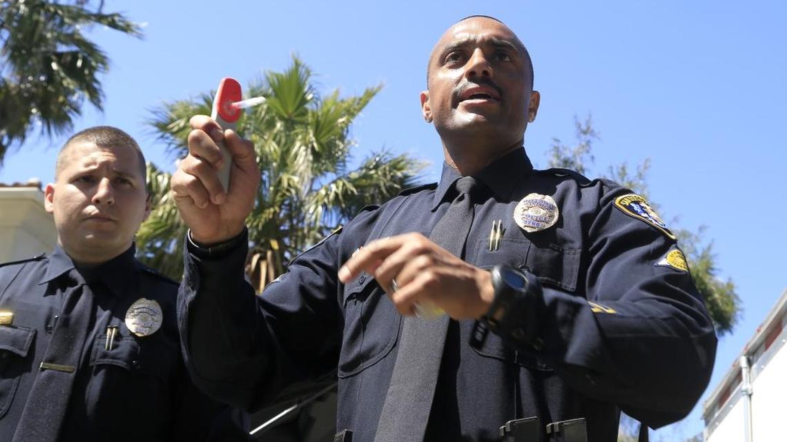 San Diego Police Officer Emilio Rodriguez uses a portable drug analyzer in March 2018 to test impaired drivers. Authorities warn that roads may be riskier next week on the unofficial cannabis holiday 4/20, now that recreational marijuana has been legalized. (David Brooks/San Diego Union-Tribune/TNS)