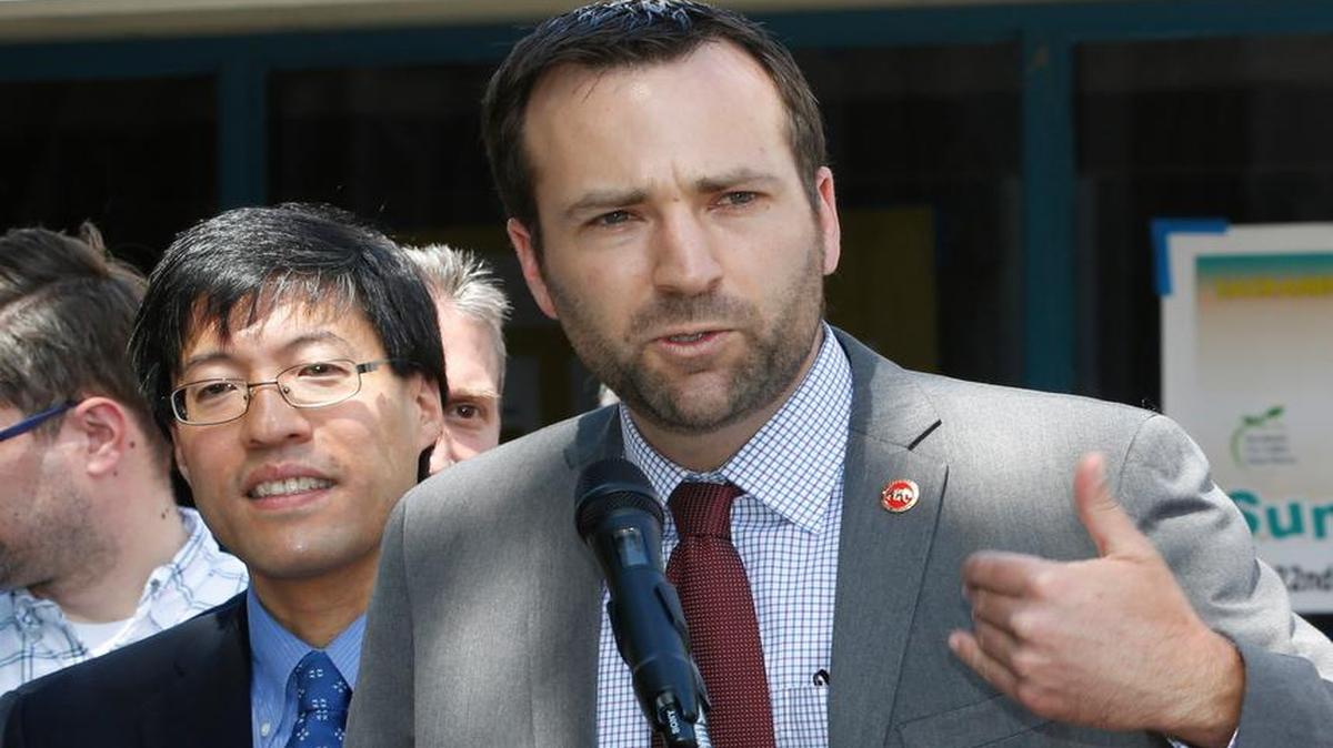 
Sen. Ben Allen, D-Santa Monica, right, and Sen. Richard Pan, D-Sacramento, discuss the vaccination law they supported that was signed by the governor on Tuesday.
