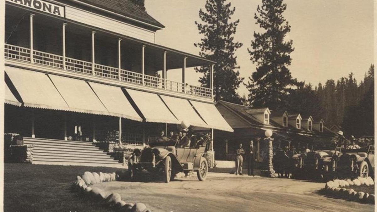 Yosemite’s Wawona Hotel, shown here in the 1920s, will be renamed “Big Trees Lodge” on March 1 unless the park can reach a settlement with its outgoing concessionaire.