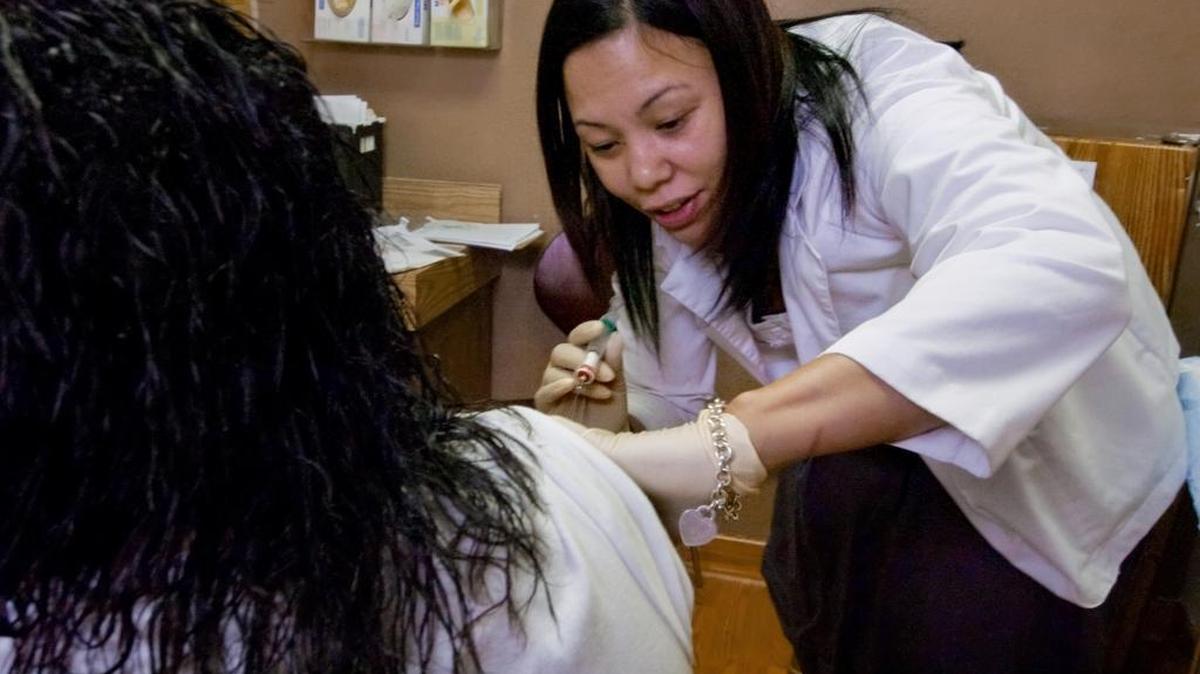 A patient gets an injection in 2008 at Women’s Health Specialists in Sacramento. After 30 years, the economics of Medi-Cal reimbursement forced the clinic to close its doors recently.