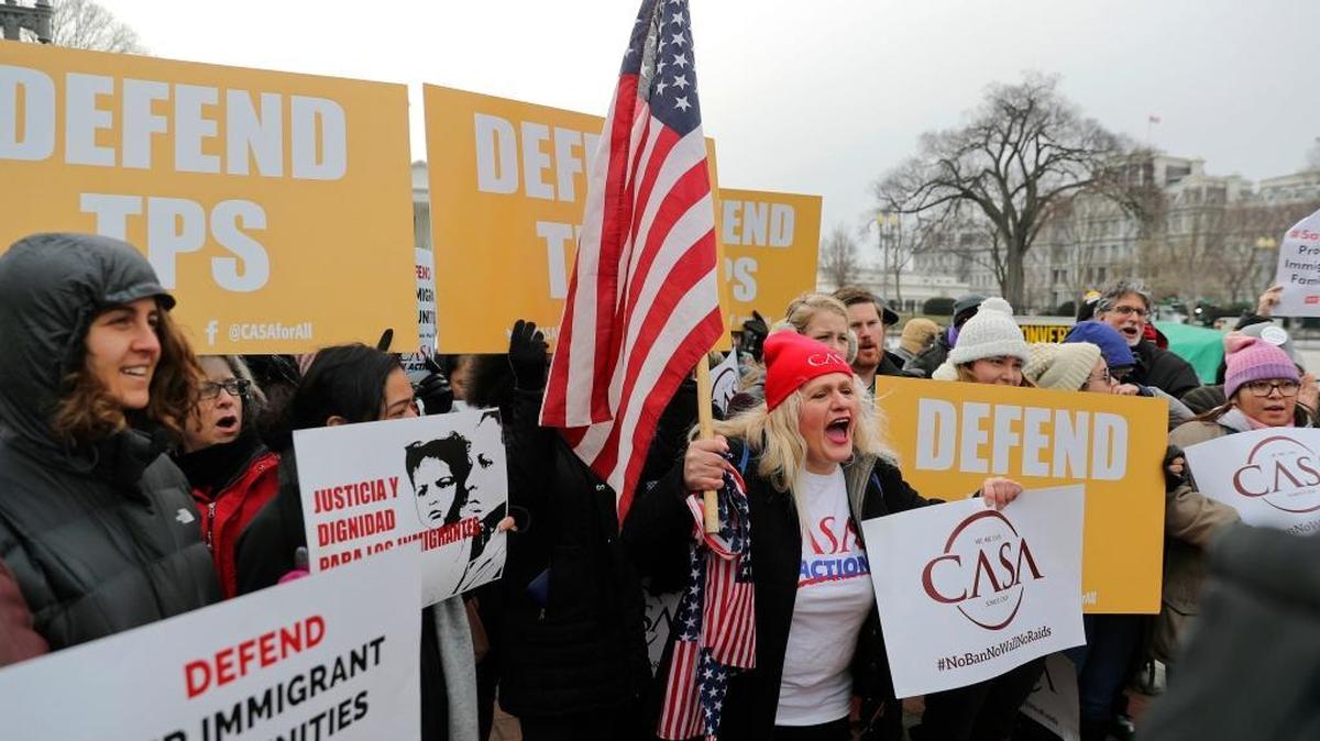 CASA de Maryland, an immigration advocacy group, holds a rally in Lafayette Park across from the White House on Monday to protest the Trump administration’s plans to end Temporary Protected Status for people from El Salvador.