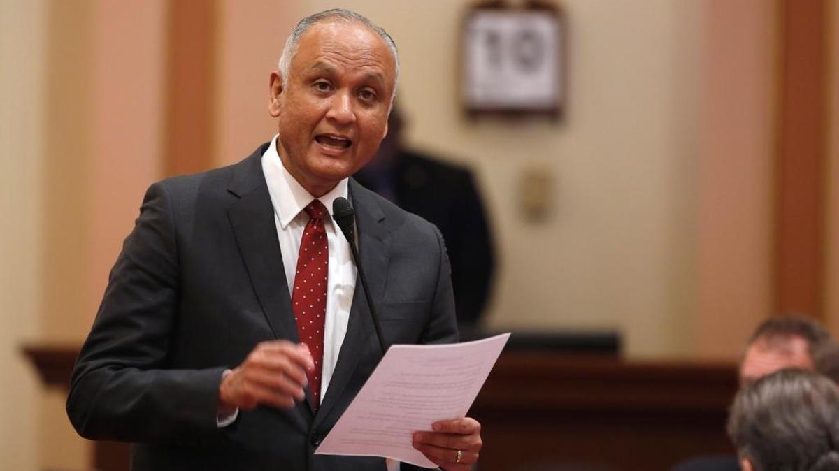 Sen. Ed Hernandez, D-Azusa, urges lawmakers to approve his bill to raise the smoking age from 18 to 21 at the Capitol earlier this year. Gov. Jerry Brown signed the bill into law, along with other new tobacco curbs, on Wednesday.