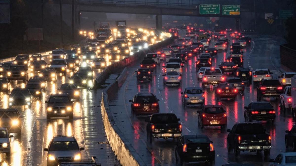 Rush-hour traffic crawls along Highway 101 toward downtown Los Angeles on Thursday, Jan. 12, 2017. State legislators ought to devise a plan to fill potholes, ease gridlock, widen roads and improve public transit.