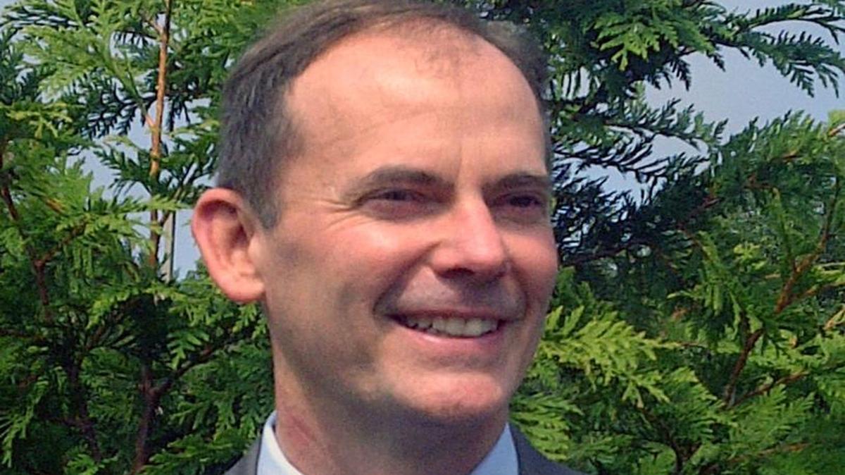 An ugly power struggle over whether to fire California Coastal Commission Executive Director Charles Lester comes to a head at a public hearing in Morro Bay on Wednesday.