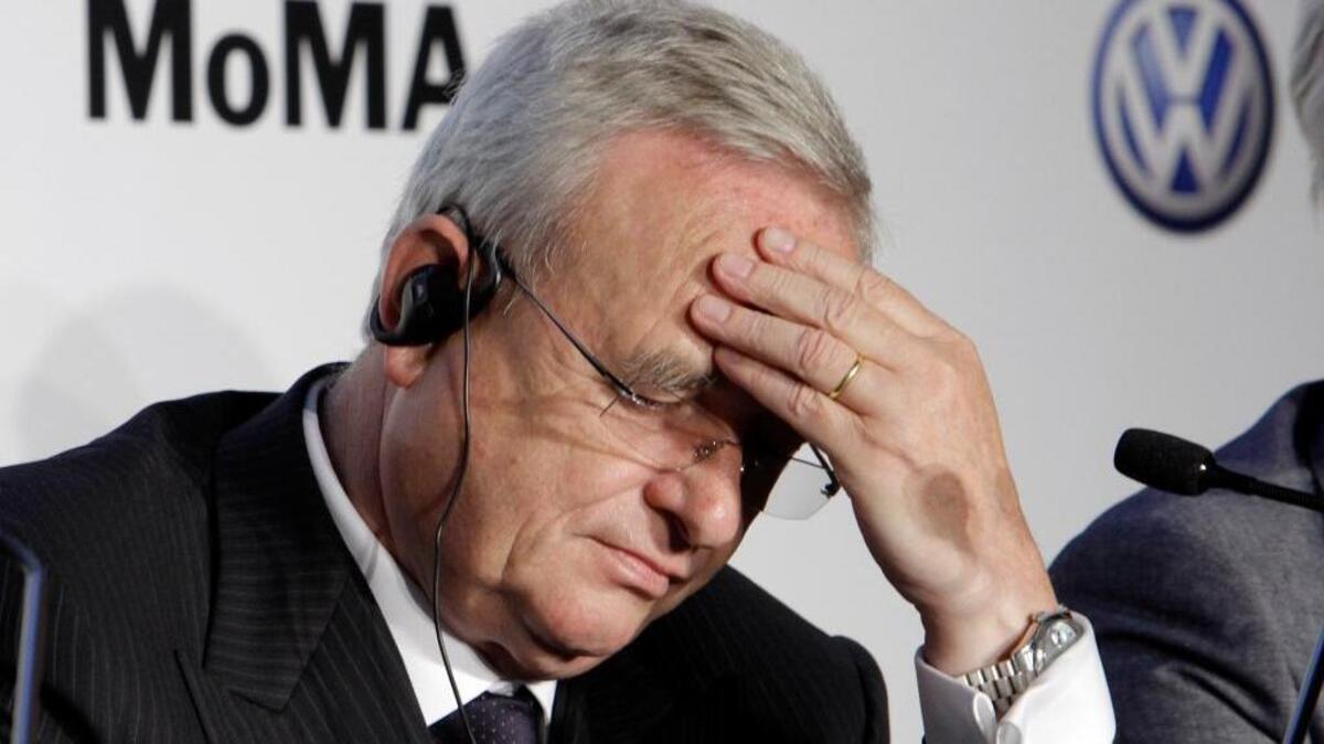 
Volkswagen CEO Martin Winterkorn has promised full cooperation with the government following the company's admission it rigged nearly a half million cars to defeat U.S. smog tests. 
