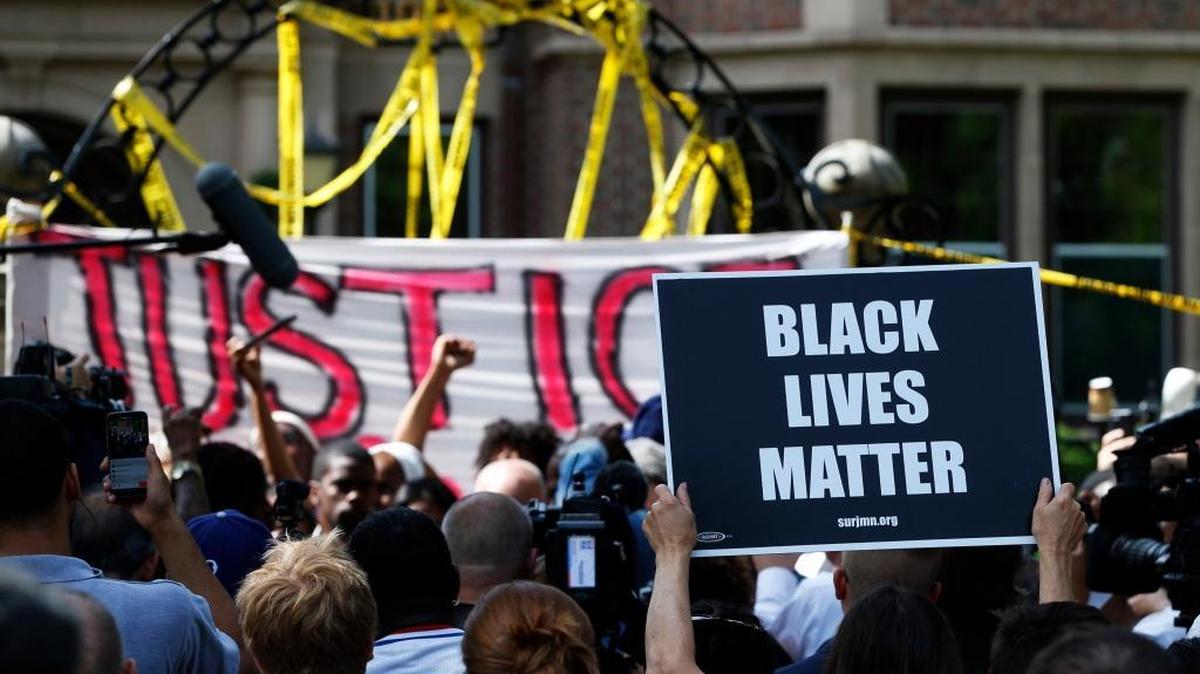 Protesters gather outside the residence of Minnesota’s governor on Thursday. Anger boiled over after a police officer fatally shot Philando Castile and the video of the bloody aftermath was livestreamed on Facebook.