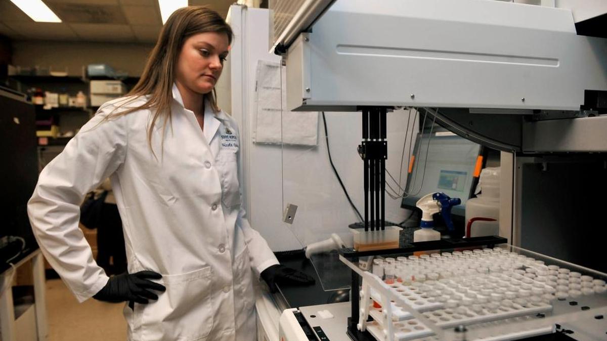 Research specialist Nicole Quinn of Johns Hopkins Medicine tests samples for sexually transmitted diseases in 2011. STDs rates nationally hit record highs in 2016 for the second year in a row, and California reported the nation’s second highest rate of congenital syphilis. (Kim Hairston/Baltimore Sun/TNS)