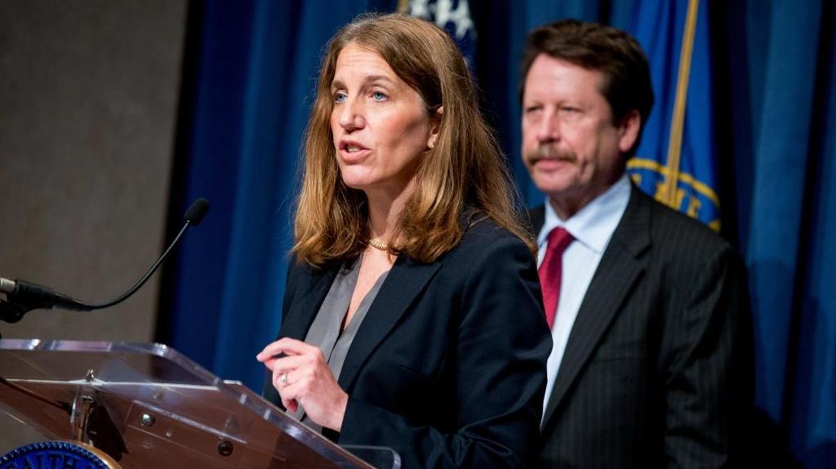 Health and Human Services Secretary Sylvia Burwell, with FDA Commissioner Dr. Robert Califf, announces new regulations extending the FDA’s authority to all tobacco products including e-cigarettes.