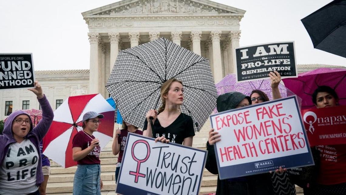 Anti-abortion and abortion-rights activists demonstrate outside the U.S. Supreme Court in Washington, June 22, 2018. (Erin Schaff/The New York Times)