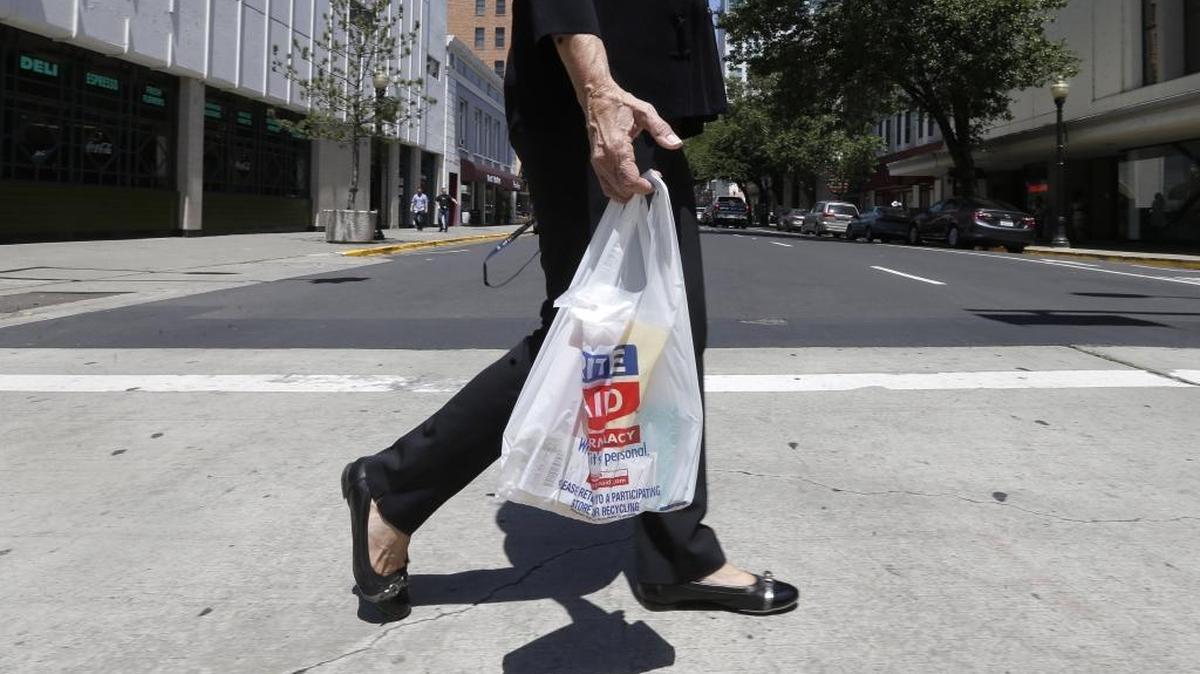 Sacramento County supervisors will decide this month whether to follow dozens of other communities and ban single-use plastic bags.