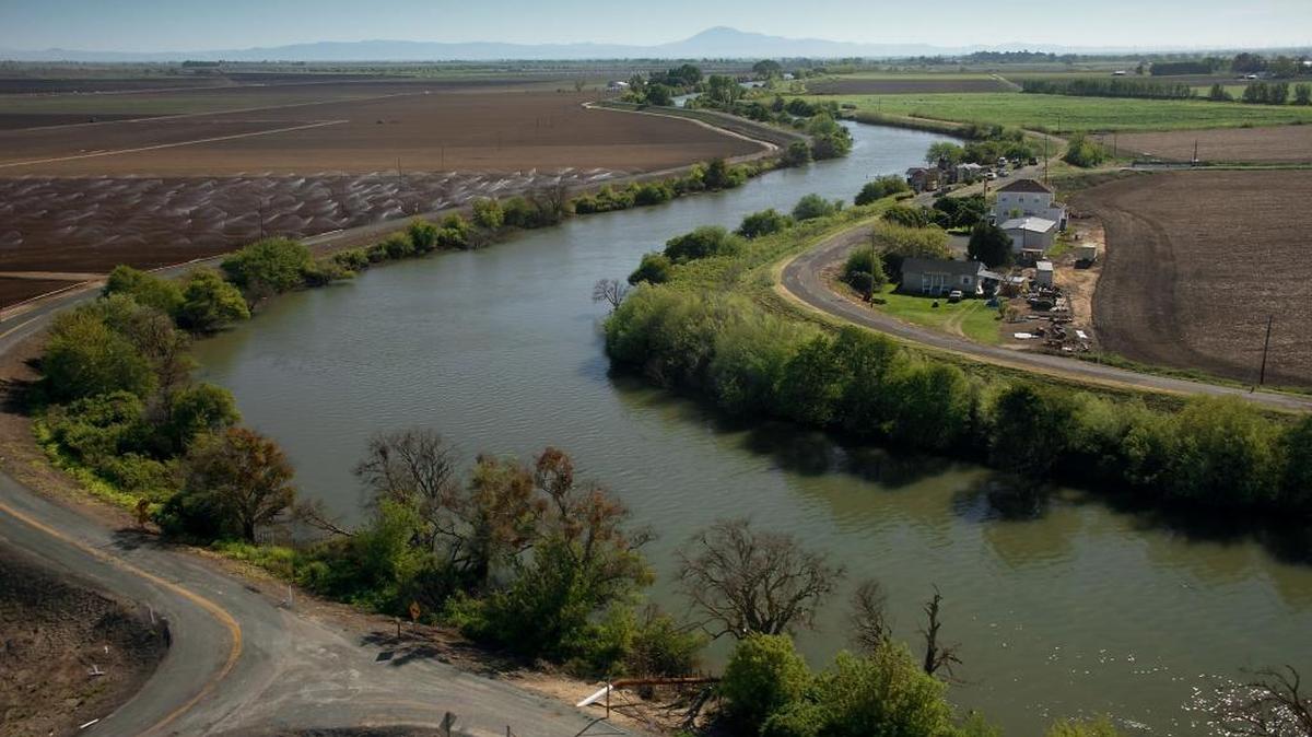 Aerial photos of the region to be affected by the Delta tunnels near Walnut Grove. Tyler Island Road is at the lower left, Andrus Island Road is at the upper right.