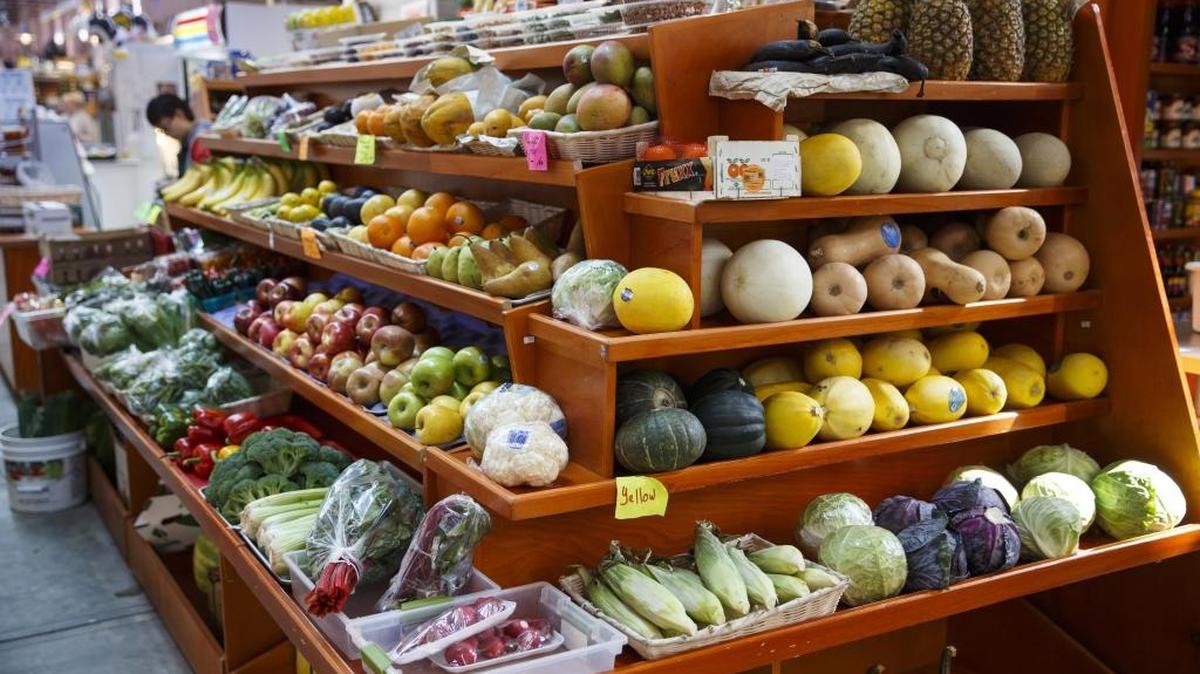 New federal dietary guidelines urge Americans to limit sugar and eat more fruits and vegetables.