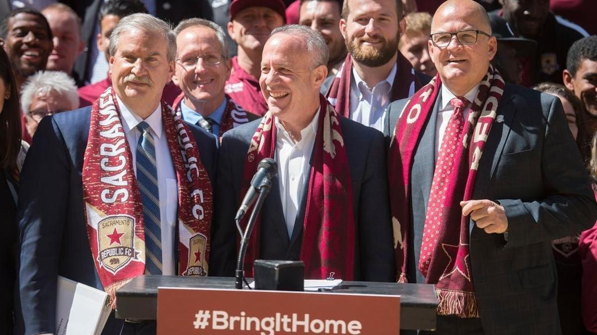 Sacramento Republic FC chairman Kevin Nagle, left, and Mayor Darrell Steinberg, center, hold a press conference outside City Hall in 2017.
