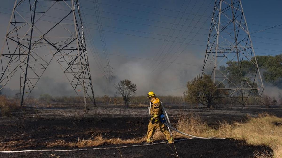 
Fire crews from Oak Park, Sacramento Metro and Natomas Fire departments fought four fires in the Woodlake Area of the American River Parkway.
