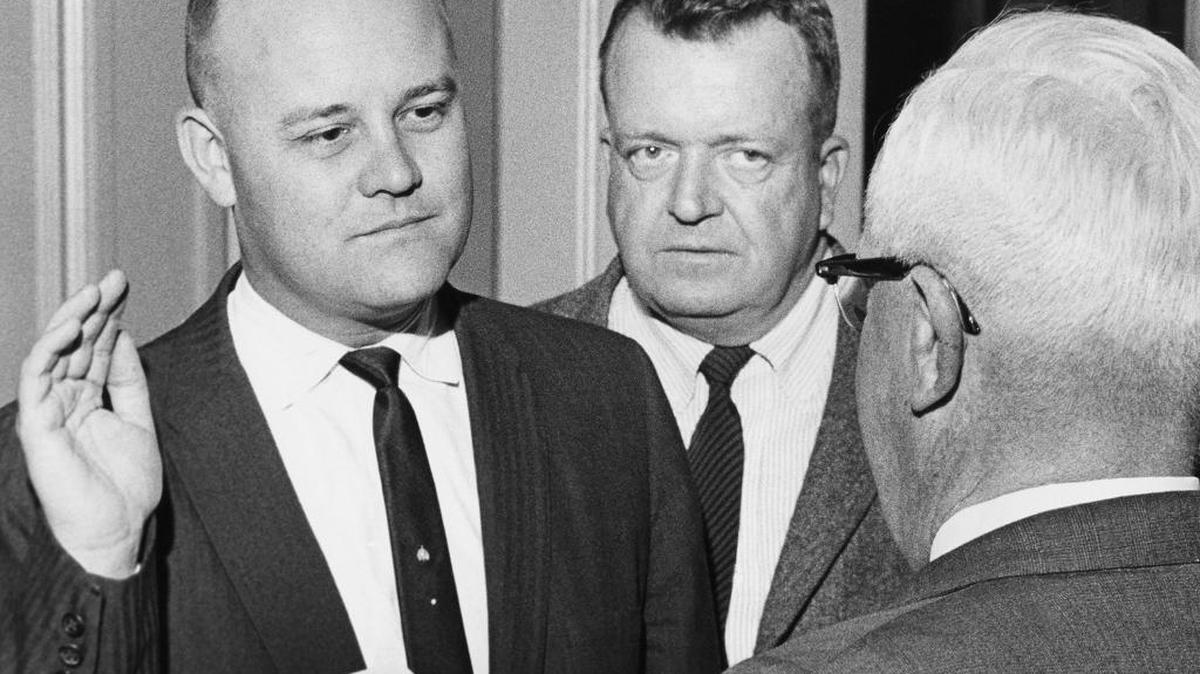 John T. “Jack” Knox, left, is sworn in by Secretary of State Frank M. Jordan as the new state assemblyman from the 11th District on Nov. 22, 1960. With them is Sen. George Miller. Knox died April 4 at 92.