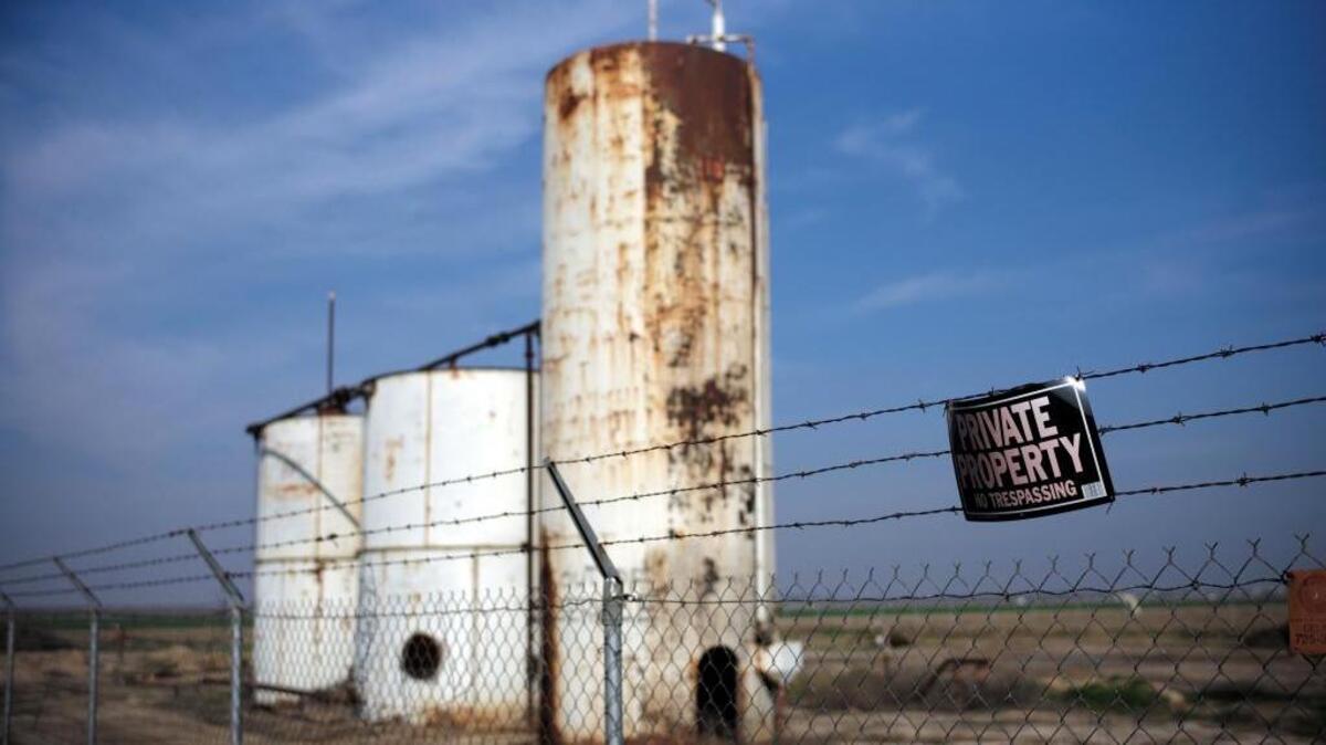 A federal review says the U.S. Environmental Protection Agency is failing to protect drinking water reserves from oil field contamination. The U.S. Government Accountability Office review follows disclosures that California has allowed oil companies to dump wastewater into some federally protected supplies of drinking water.