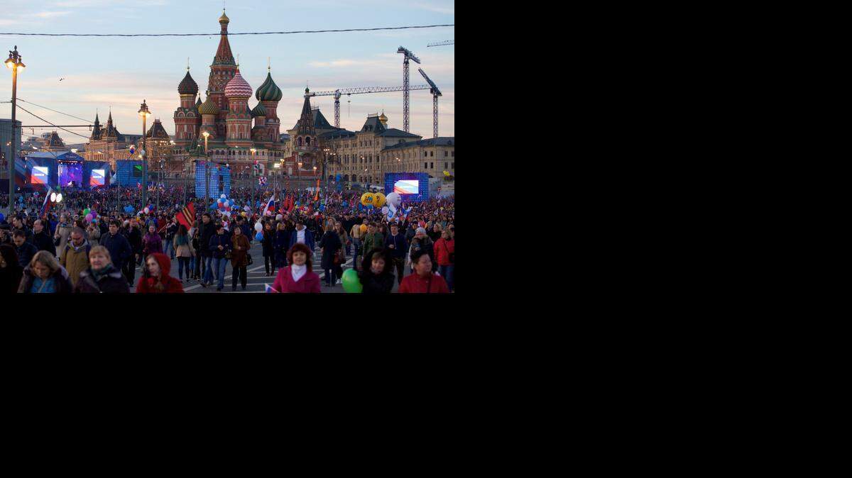 
People leave after a rally marking the one-year anniversary of the annexation of Ukraine’s Crimea Peninsula, outside the Kremlin, with St. Basil Cathedral in the background, in Moscow on Wednesday. A new Russian state television documentary about the Crimean crisis features President Vladimir Putin raising the specter of using nuclear weapons to defend Russia’s interests, effectively daring the West to risk nuclear war by supporting or intervening in Ukraine.
