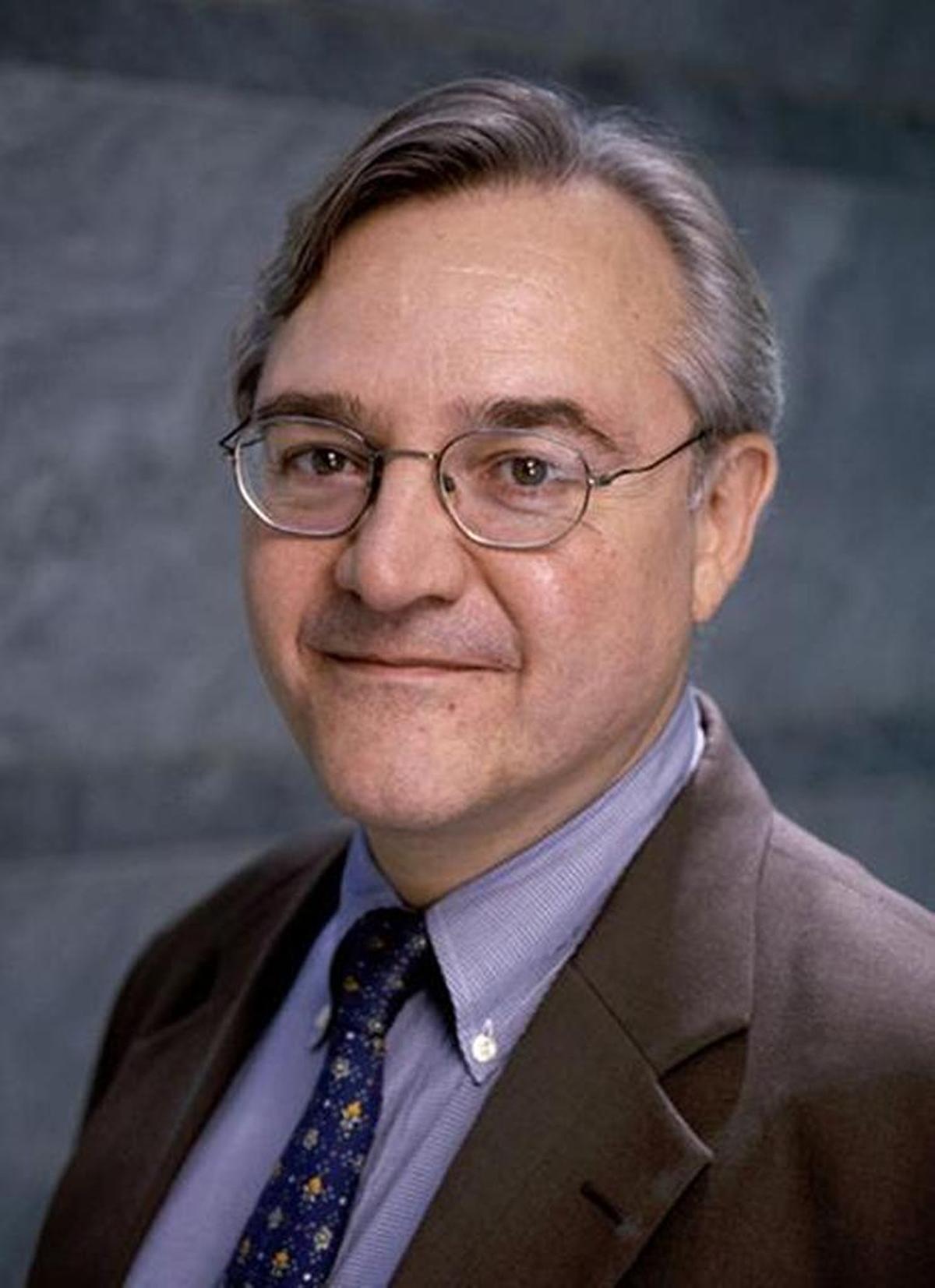 Washington Post Writers Group www.postwritersgroup.com/ mugshots.htm E.J. Dionne