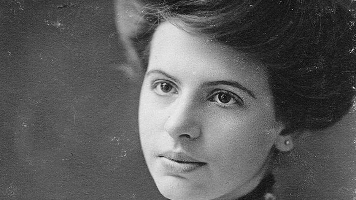 Inez Burns circa 1904, when she was about 18.