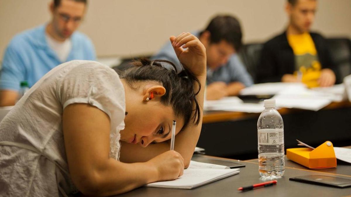UC Davis seniors take part in an advanced writing class to prepare them for the law school admissions process in 2011.