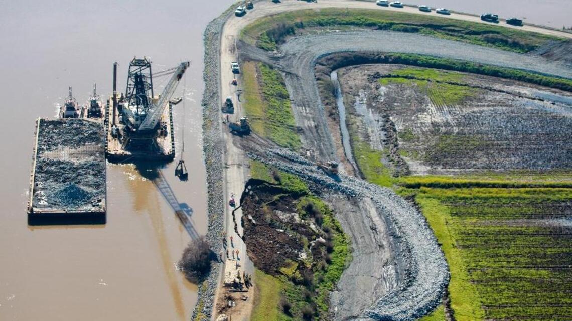 Jerry Brown sends a message to water agencies on the Delta tunnels – and it’s direct
