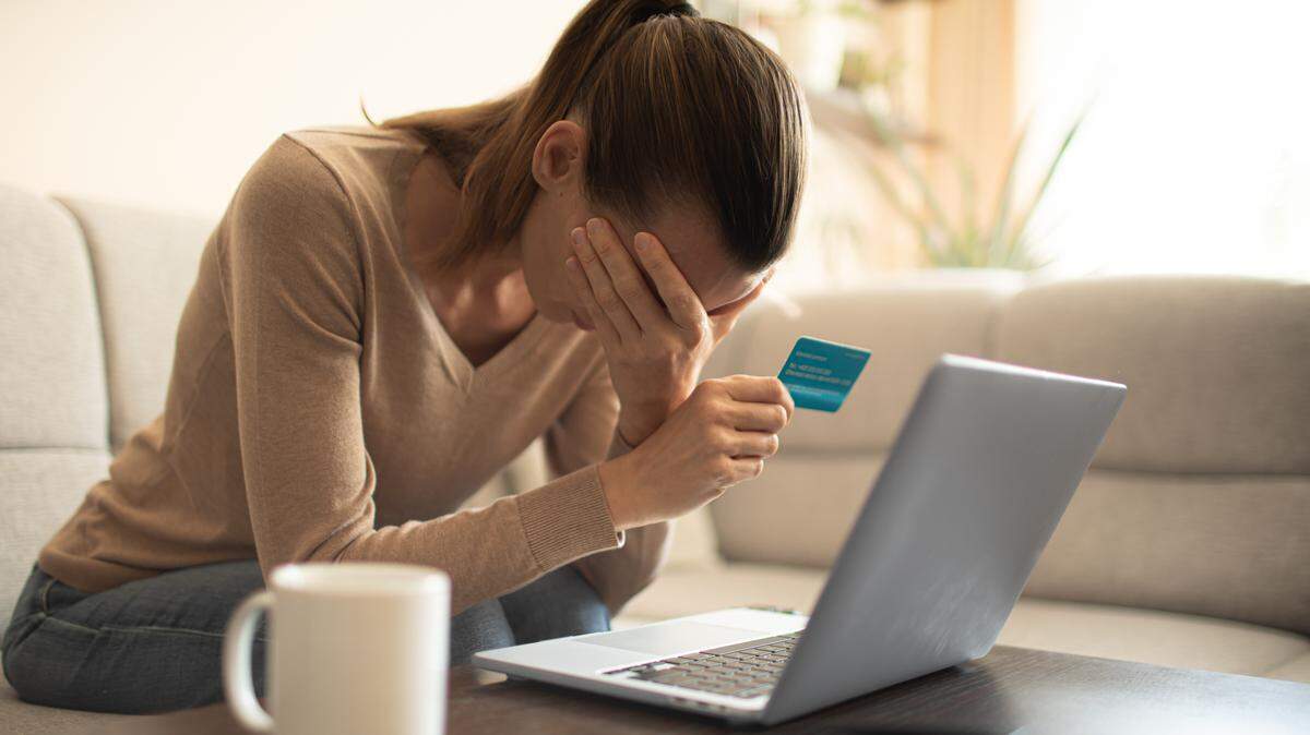 As Credit Card Debt Hits $1 Trillion, Here Are 5 Ways to Pay off Your Balance