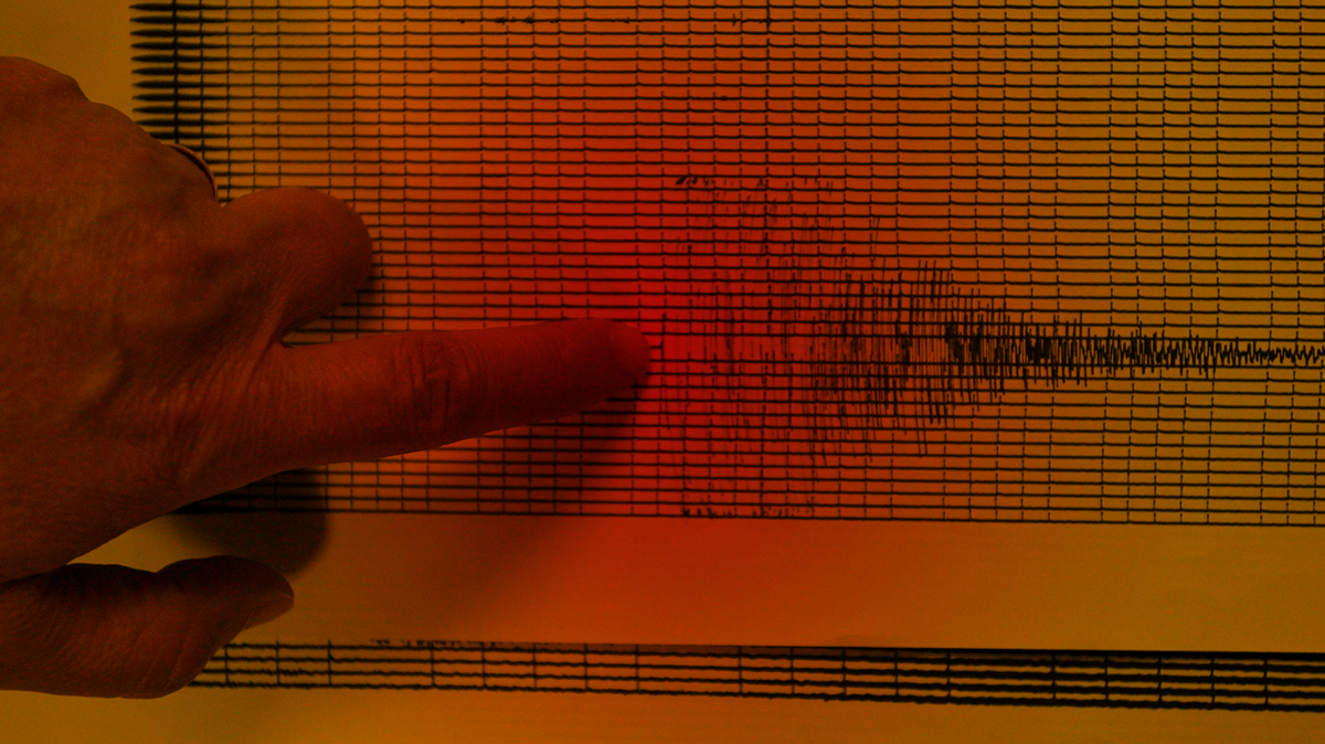Strong magnitude-6 earthquake, more than 100 aftershocks rattle Central California, Sierra