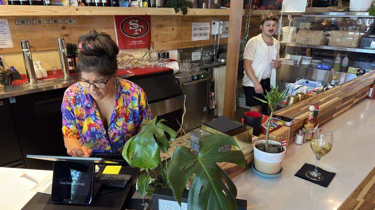 This new petite deli and wine bar brings casual sophistication to North Oak Park