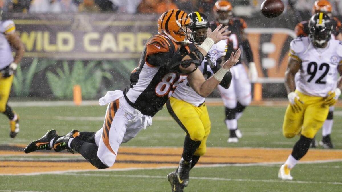 Cincinnati Bengals tight end Tyler Eifert (85) makes a catch against the Pittsburgh Steelers’ Arthur Moats (55) during an NFL wild-card playoff football game Saturday, Jan. 9, 2016, in Cincinnati. Eifert had five catches for 58 yards.