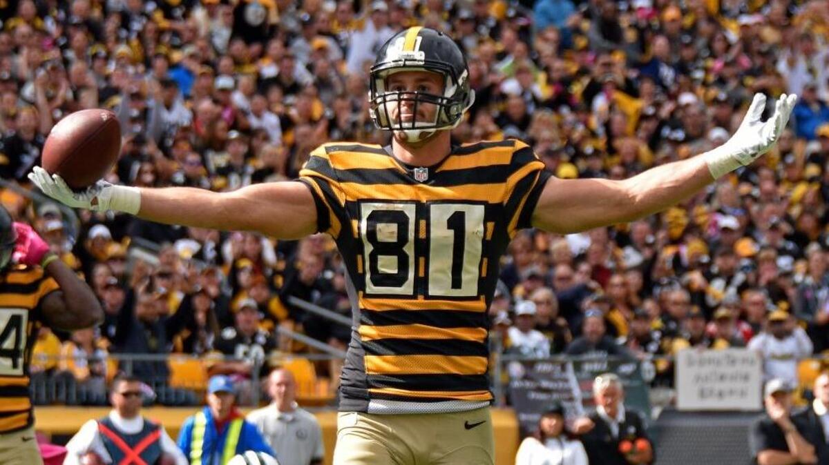 Pittsburgh Steelers tight end Jesse James (81) celebrates after catching a touchdown pass from quarterback Ben Roethlisberger during an NFL football game against the New York Jets, Sunday, Oct. 9, 2016 in Pittsburgh. James may also be celebrating it was the last game the Steelers were to wear their ‘bumble bee’ throwback uniforms.