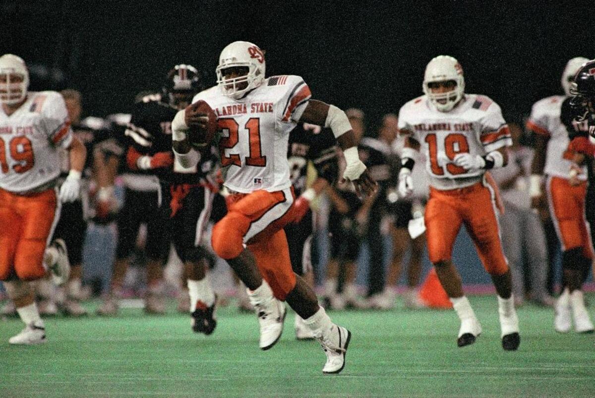 Oklahoma State tailback Barry Sanders (21) sprints toward the end zone during the Coca-Cola Bowl against Texas Tech at Tokyo Dome on Dec. 4, 1988. The Heisman Trophy winner scored four touchdowns and rushed for 257 yards to set a new NCAA single-season rushing record.