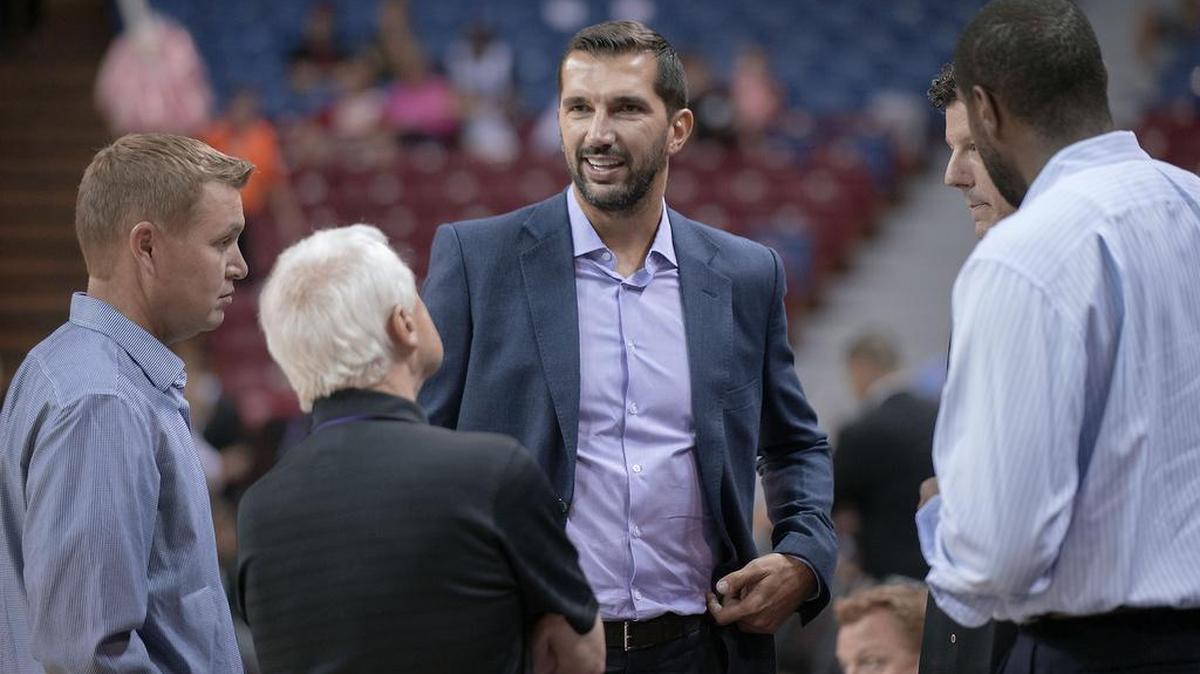 Kings Director of Player Personnel and Development Peja Stojakovic, center, speaks with team personnel prior to the game between the Sacramento Kings and the Portland Trail Blazers at Sleep Train Arena in Sacramento on Saturday, October 10, 2015.