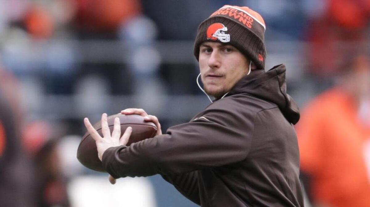 Cleveland Browns quarterback Johnny Manziel warms-up before an NFL football game against the Seattle Seahawks, Sunday, Dec. 20, 2015, in Seattle.