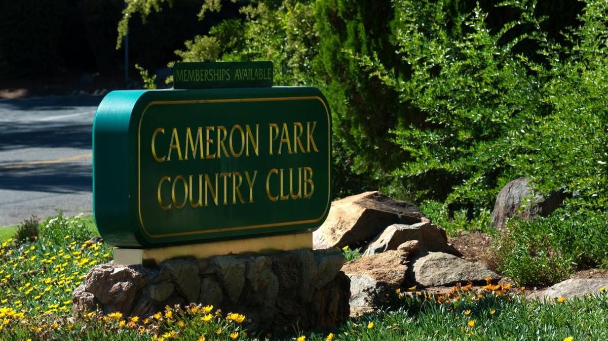 Cameron Park Country Club sign showing that they are taking new members.